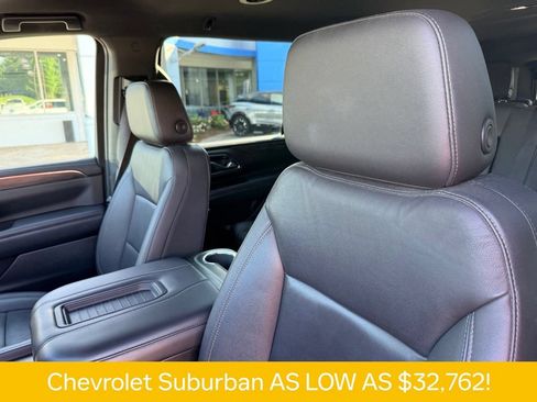 Used 2022 Chevrolet Suburban LT RWD image 16