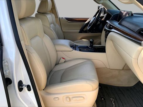 Used 2020 Lexus LX 570 4WD w/ Luxury Package image 9