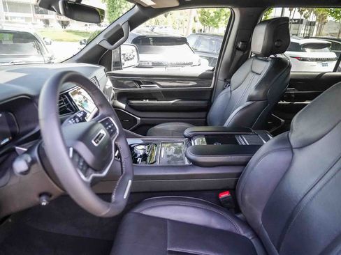 Used 2022 Jeep Wagoneer Series II AWD/4WD image 16