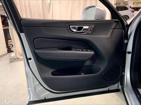 Used 2019 Volvo XC60 T6 Momentum w/ Premium Package image 21