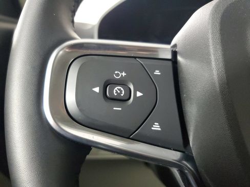 Certified 2026 Volvo XC40 B5 Plus AWD/4WD image 27