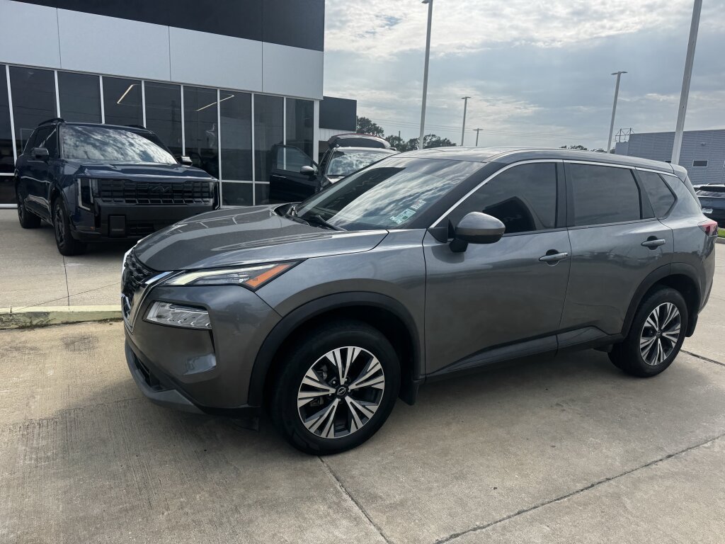 Used 2023 Nissan Rogue SV FWD image 2