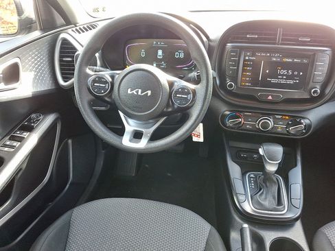 Used 2023 Kia Soul LX w/ LX Technology Package image 14