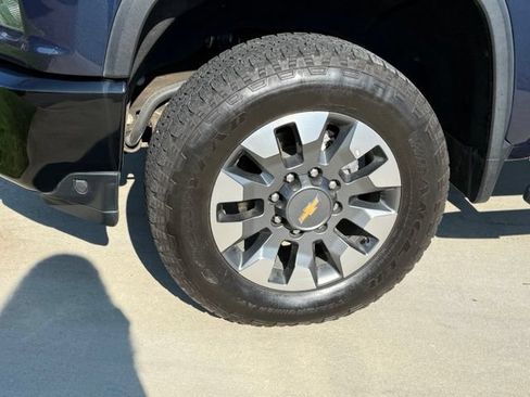 Used 2021 Chevrolet Silverado 2500 Custom w/ Custom Value Package AWD/4WD image 5