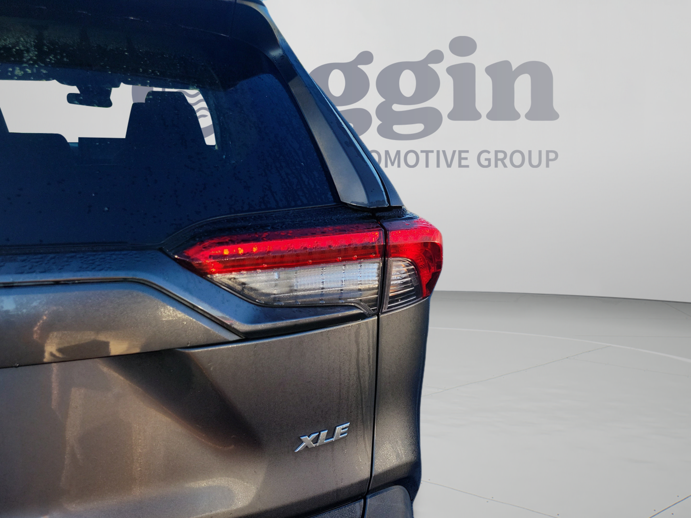 Used 2021 Toyota RAV4 XLE w/ Convenience Package FWD image 20