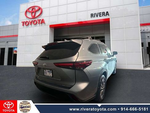 Used 2023 Toyota Highlander XLE AWD/4WD image 6