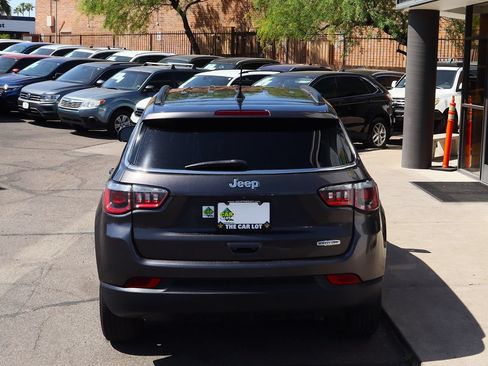Used 2019 Jeep Compass Latitude FWD image 10