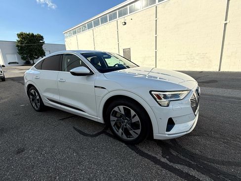 Used 2020 Audi e-tron Premium Plus image 10
