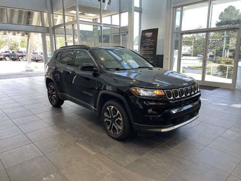 Used 2023 Jeep Compass Limited w/ Sun and Sound Group AWD/4WD image 2