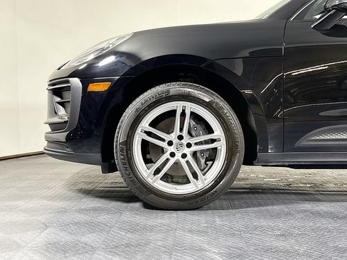 Certified 2023 Porsche Macan AWD/4WD image 28