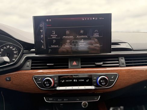 Used 2021 Audi A4 2.0T Premium w/ Convenience Package image 25