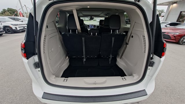 Used 2023 Chrysler Pacifica Limited FWD image 22