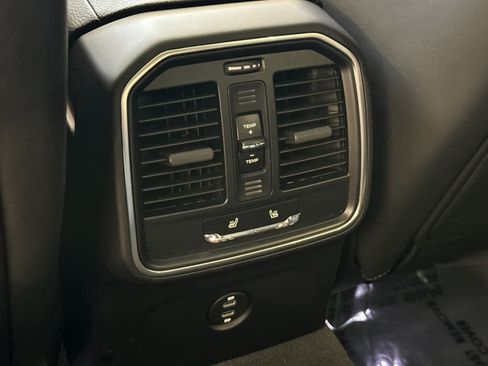 Certified 2025 Porsche Macan AWD/4WD image 14
