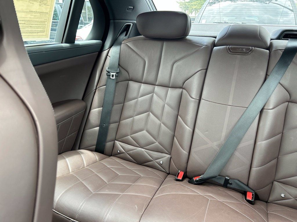 Used 2025 BMW 740i RWD image 12