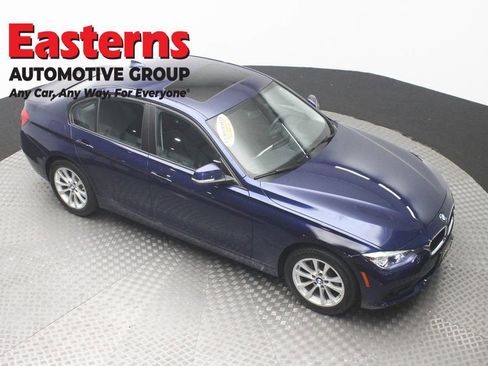 Used 2017 BMW 320i xDrive Sedan AWD/4WD image 3