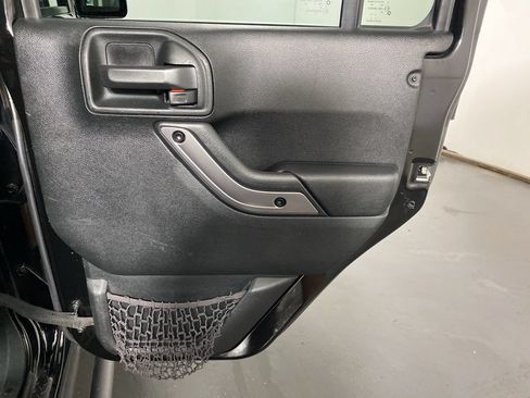 Used 2018 Jeep Wrangler Unlimited Sahara AWD/4WD image 29