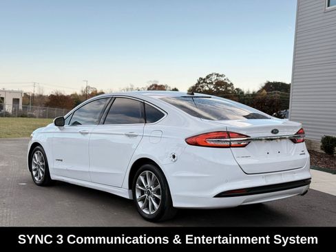 Used 2017 Ford Fusion SE w/ Equipment Group 602A image 9