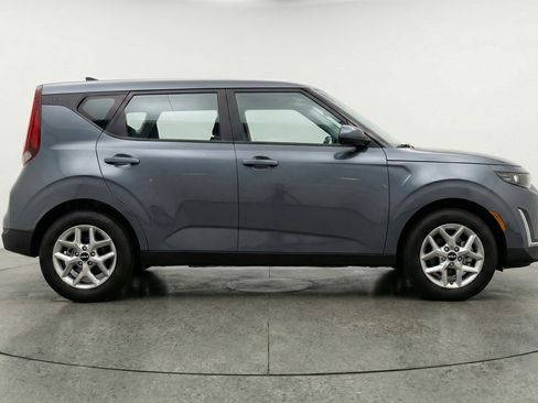 Used 2025 Kia Soul LX w/ LX Technology Package FWD image 11