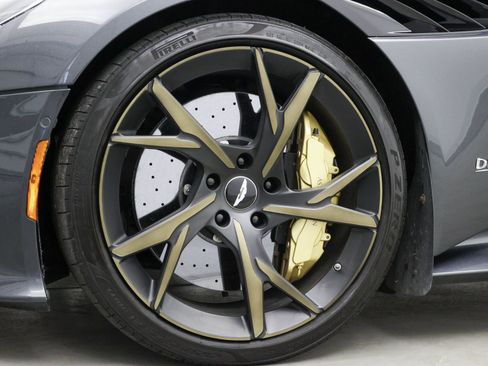 Used 2019 Aston Martin DBS Superleggera RWD image 10