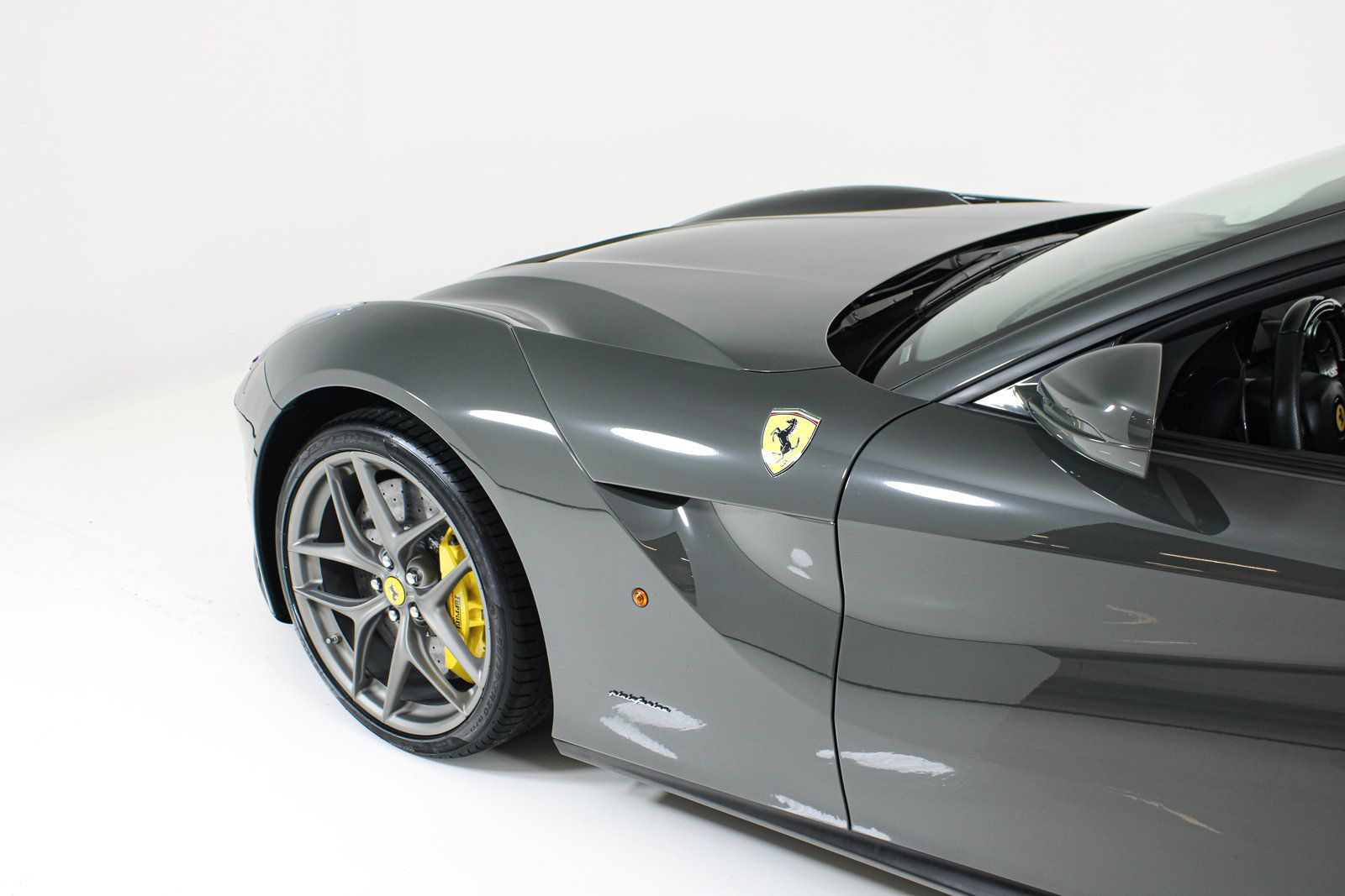 Used 2015 Ferrari F12 Berlinetta RWD image 4