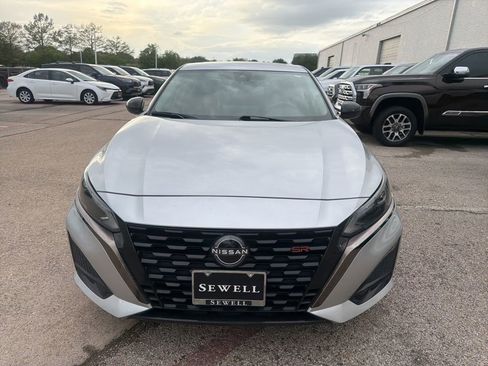 Used 2023 Nissan Altima 2.5 SR w/ SR Premium Package image 2