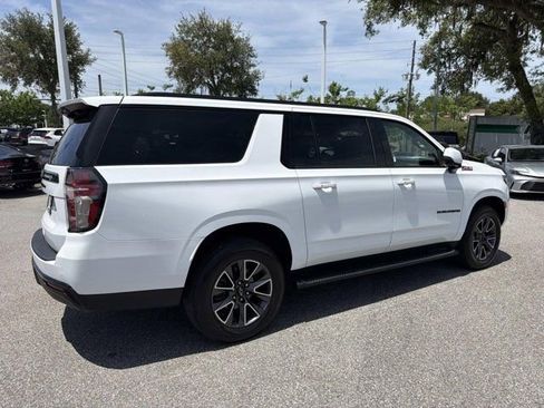 Used 2023 Chevrolet Suburban Z71 w/ Luxury Package AWD/4WD image 2