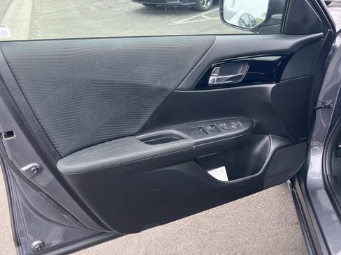 Used 2016 Honda Accord LX image 6