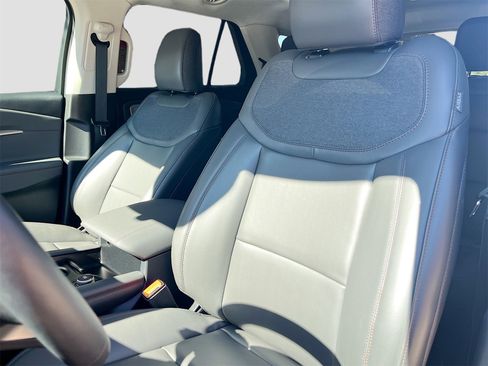 Used 2025 Ford Explorer Active w/ Active Comfort Package image 21