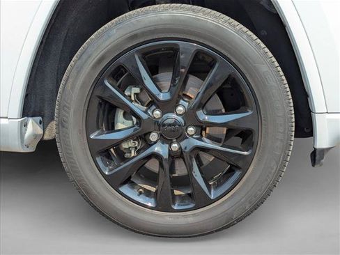 Used 2022 Jeep Grand Cherokee Laredo X AWD/4WD image 24