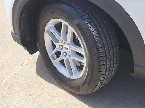Used 2026 Ford Explorer Active w/ Active Comfort Package RWD image 9