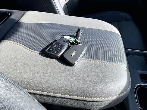 Used 2024 Chevrolet Silverado 1500 ZR2 image 16