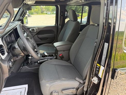 Used 2025 Jeep Wrangler Unlimited Sport AWD/4WD image 30