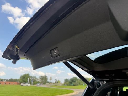 Used 2019 Ford Explorer XLT w/ Equipment Group 202A AWD/4WD image 29