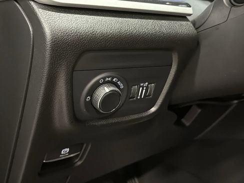 Used 2022 Jeep Grand Cherokee Altitude AWD/4WD image 22