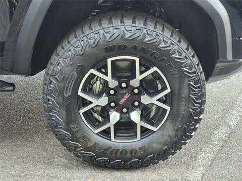 New 2025 GMC Canyon AT4 w/ AT4X Package image 9