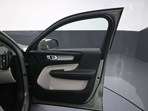 Used 2023 Volvo XC40 B5 Plus AWD/4WD image 35