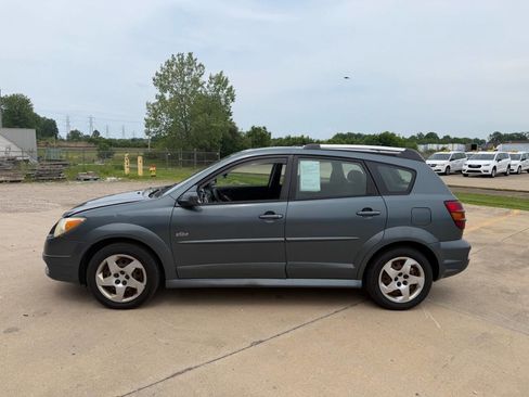 Used 2007 Pontiac Vibe w/ Sun And Sound Package FWD image 2