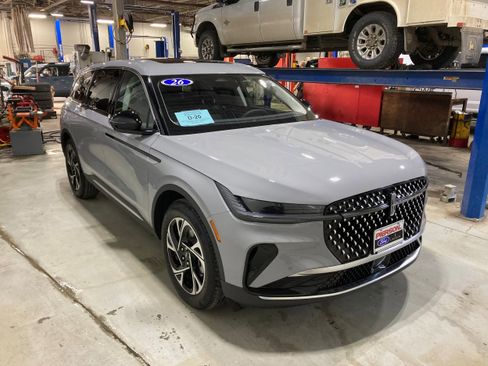 Used 2026 Lincoln Nautilus Premier w/ Equipment Group 102A image 3