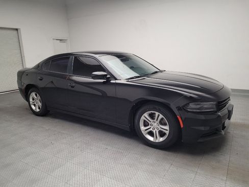 Used 2019 Dodge Charger SXT RWD image 11