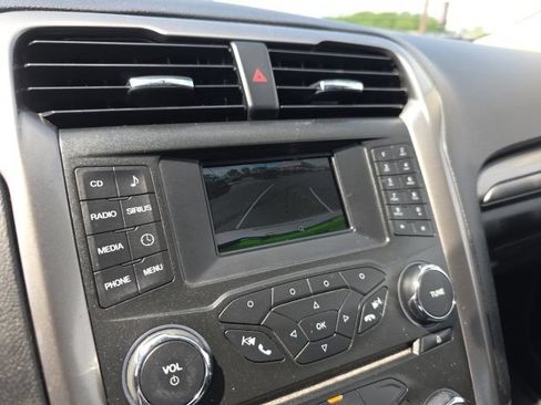 Used 2017 Ford Fusion SE FWD image 19
