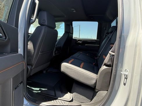 Used 2025 GMC Sierra 2500 AT4 w/ Technology Package AWD/4WD image 6