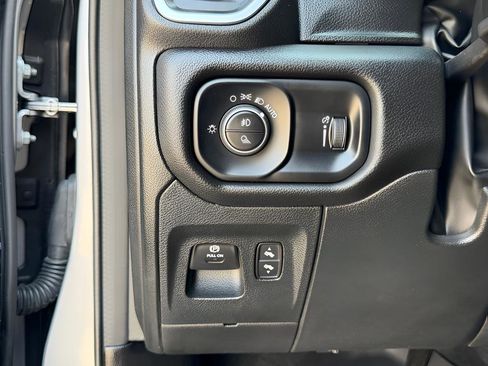 Used 2024 RAM 1500 Big Horn RWD image 39