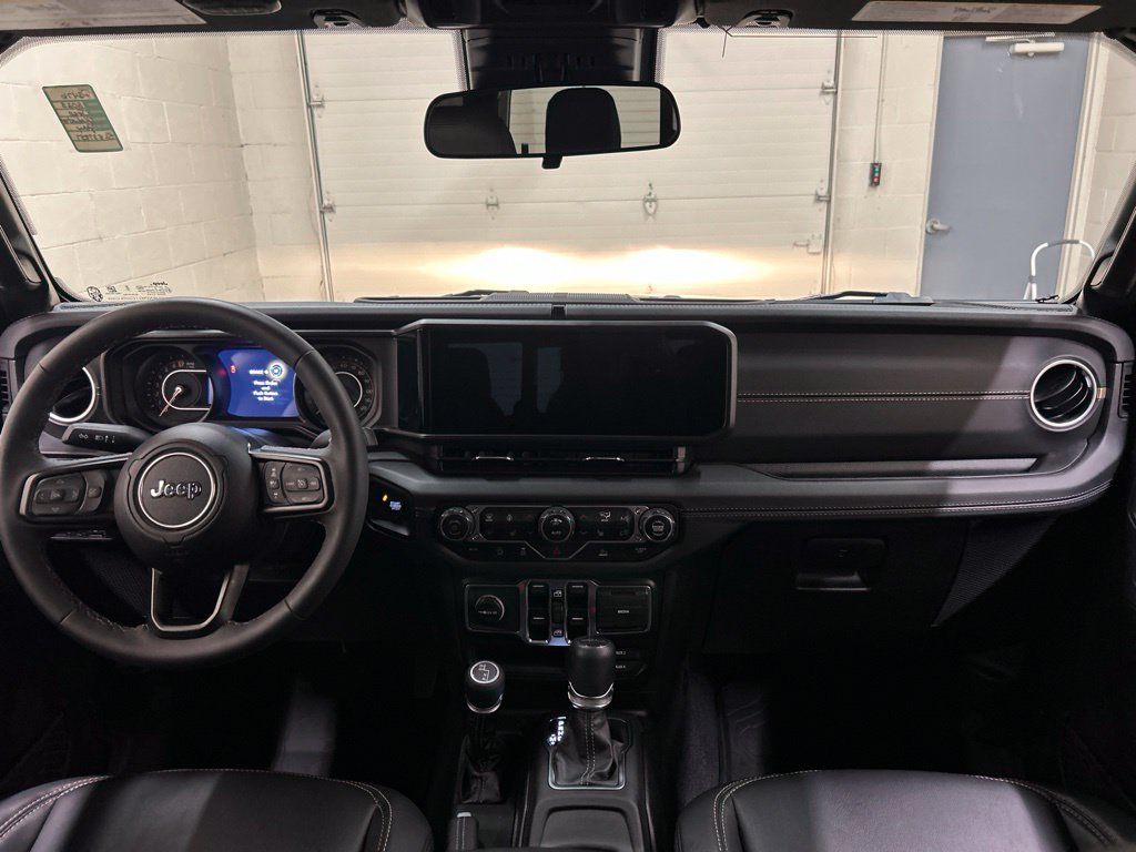 Used 2025 Jeep Gladiator Sport AWD/4WD image 20