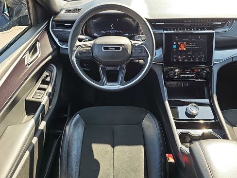 Used 2023 Jeep Grand Cherokee Altitude image 12