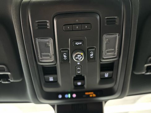 Used 2023 Chevrolet Suburban Z71 w/ Luxury Package AWD/4WD image 33