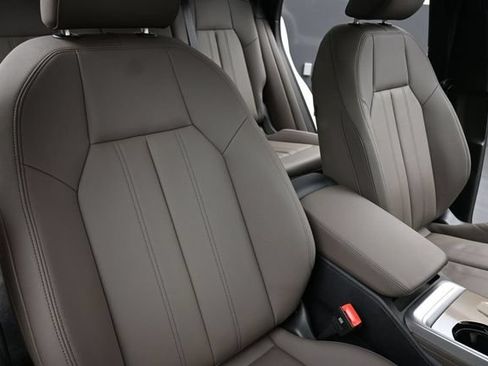 Used 2025 Audi Q5 Premium w/ Convenience Package AWD/4WD image 14