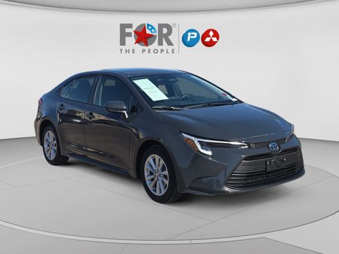 Used 2025 Toyota Corolla LE w/ LE Premium Package FWD image 7