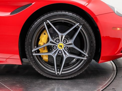 Used 2016 Ferrari California T RWD image 16