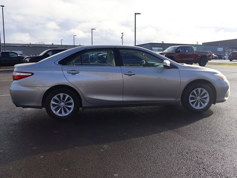 Used 2016 Toyota Camry LE image 8