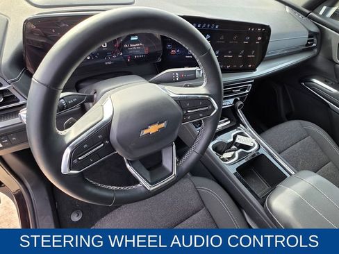 Used 2025 Chevrolet Traverse LT image 13